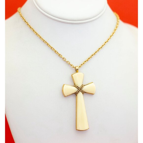 26 inch, Vintage Celtic Cross Pendant Gold Tone Necklace by Avon - F33 - Picture 2 of 3